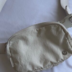 lululemon everywhere cream belt bag